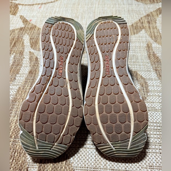 Sperry Women's 7 Seas 3-eye
Great used condition!! 
Women’s Size 8
Tan color - Picture 5 of 7